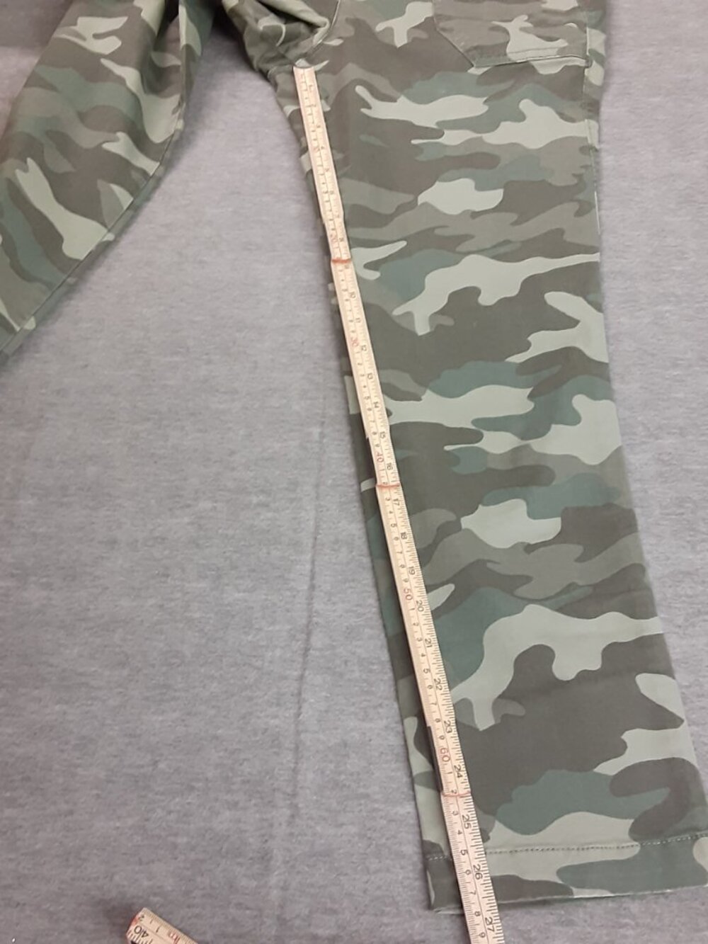 Old Navy Pixie Women's Size 6 Green Camo Mid Rise Pants 96% Cotton Pockets - Picture 6 of 11